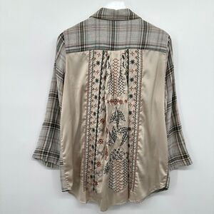 Ali Miles Top Shirt Blouse Medium 3/4 Roll Tab Sleeve Plaid Floral‎ Embroidered